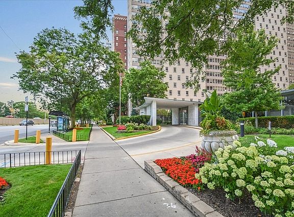 2nd image of 3950 N Lake Shore Dr APT 2129