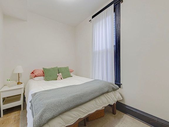 2nd image of 3342 N Hoyne Ave #2FB