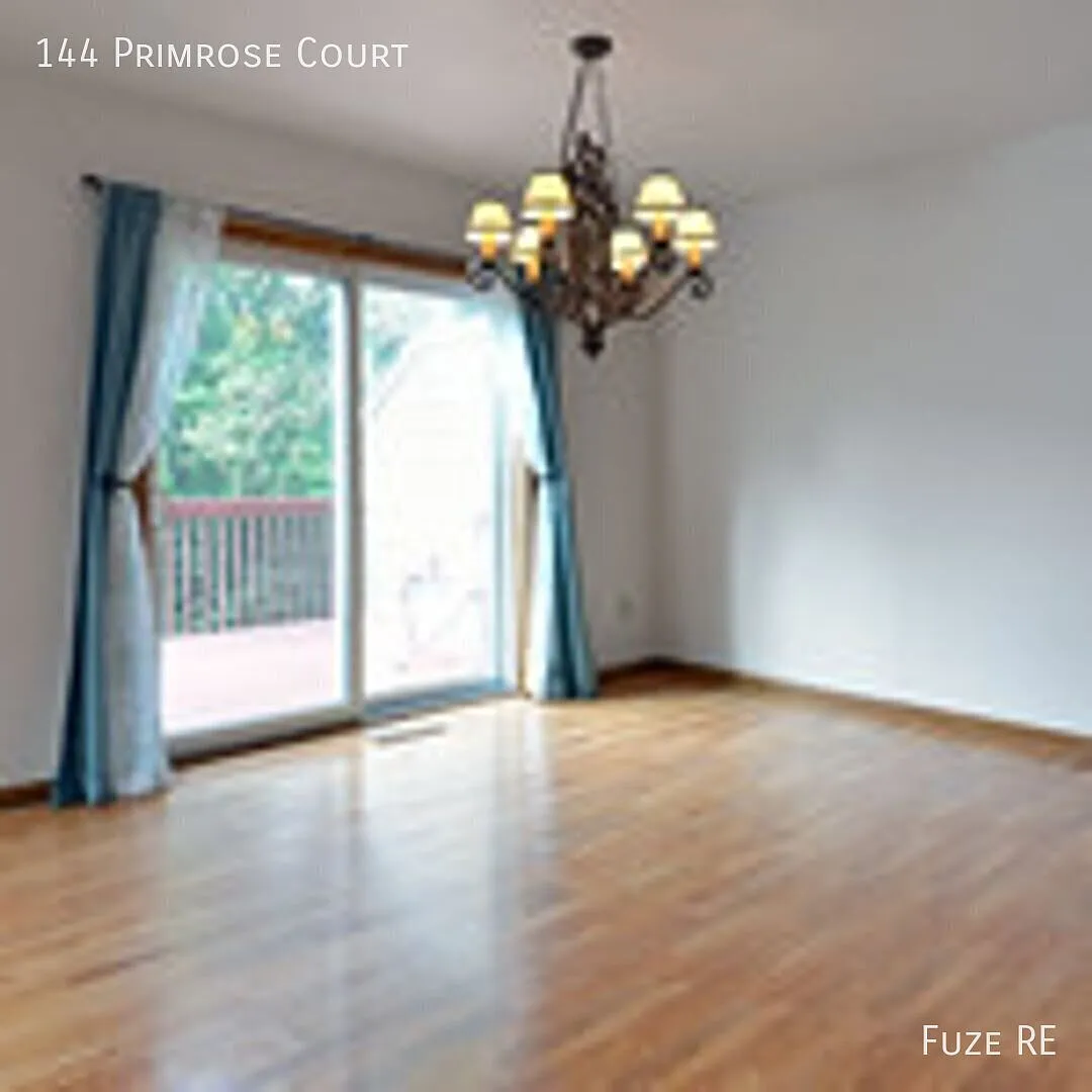 3 bed, 1.5 bath townhome in Vadnais Heights, MN — Photo 4