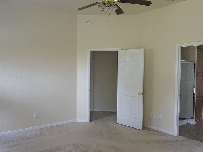 5404 Hunters Ridge Trl — Photo 12