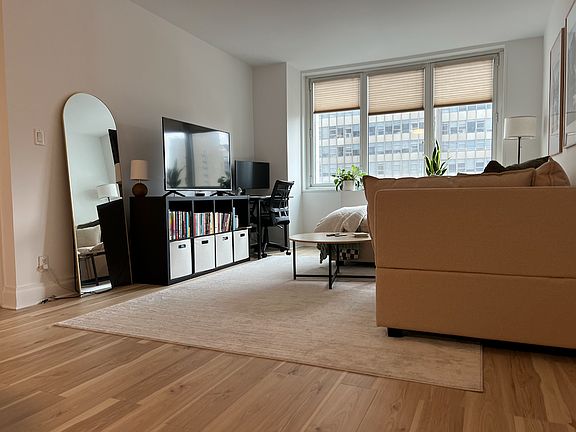 3rd image of 212 E 47th St APT 21A