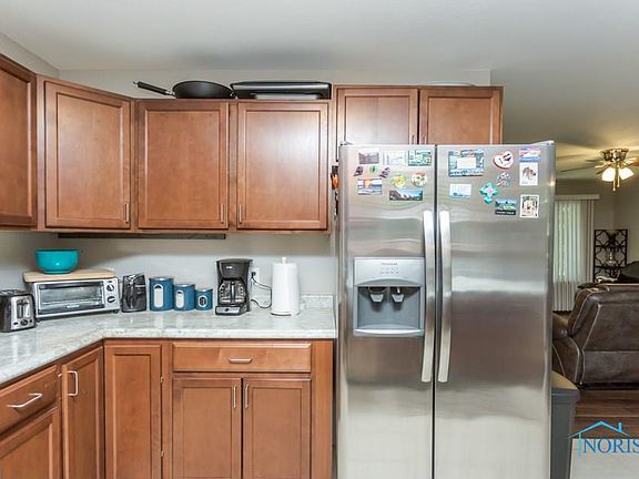 3rd image of 9711 Oak Green Ct