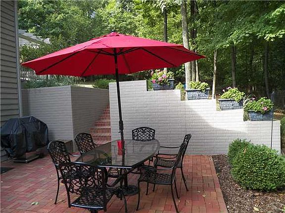 5th image of 280 Pinehurst Dr