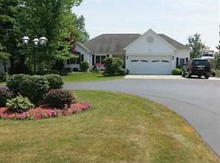 2911 Amsdell Rd, Hamburg, NY 14075