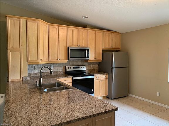 5th image of 2800 SW 29th Ave