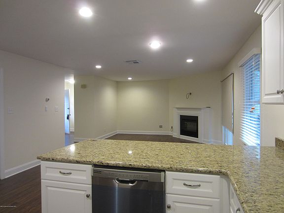 4th image of 22 Lasatta Ave APT 2A