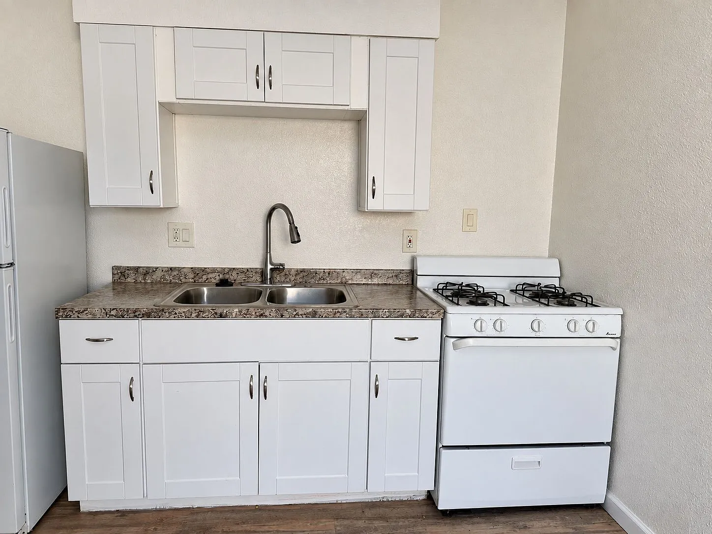 4634 E Belmont Ave — Photo 3