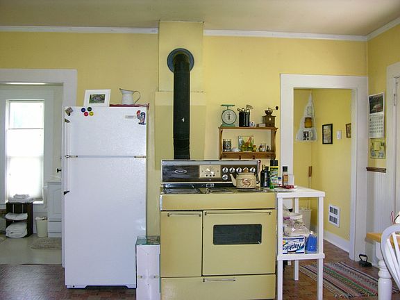 3rd image of 1353 NE Flicker Hill Ln