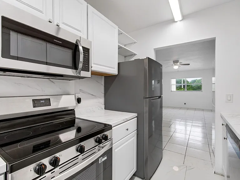 500 SW 2nd Ave #211 — Photo 6
