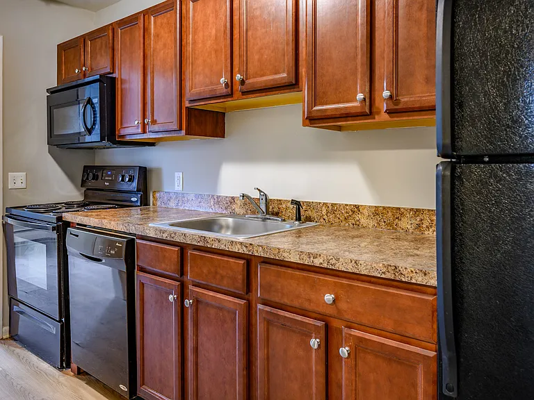 Country Manor Apartment Homes — Photo 5