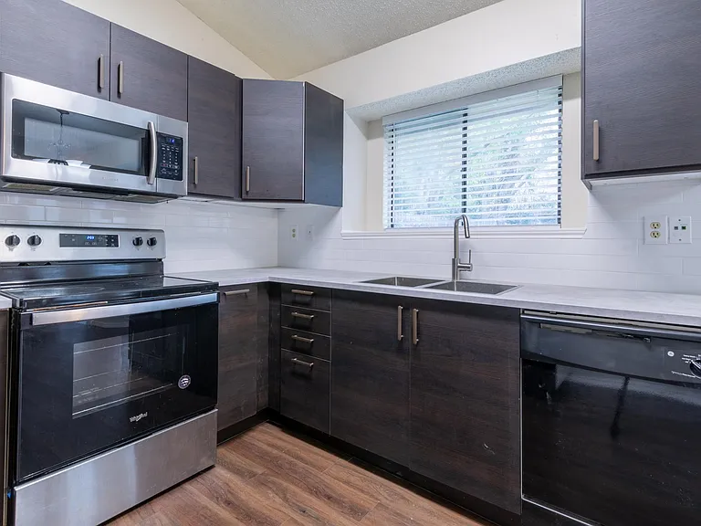 2239 Turf Club Dr — Photo 7