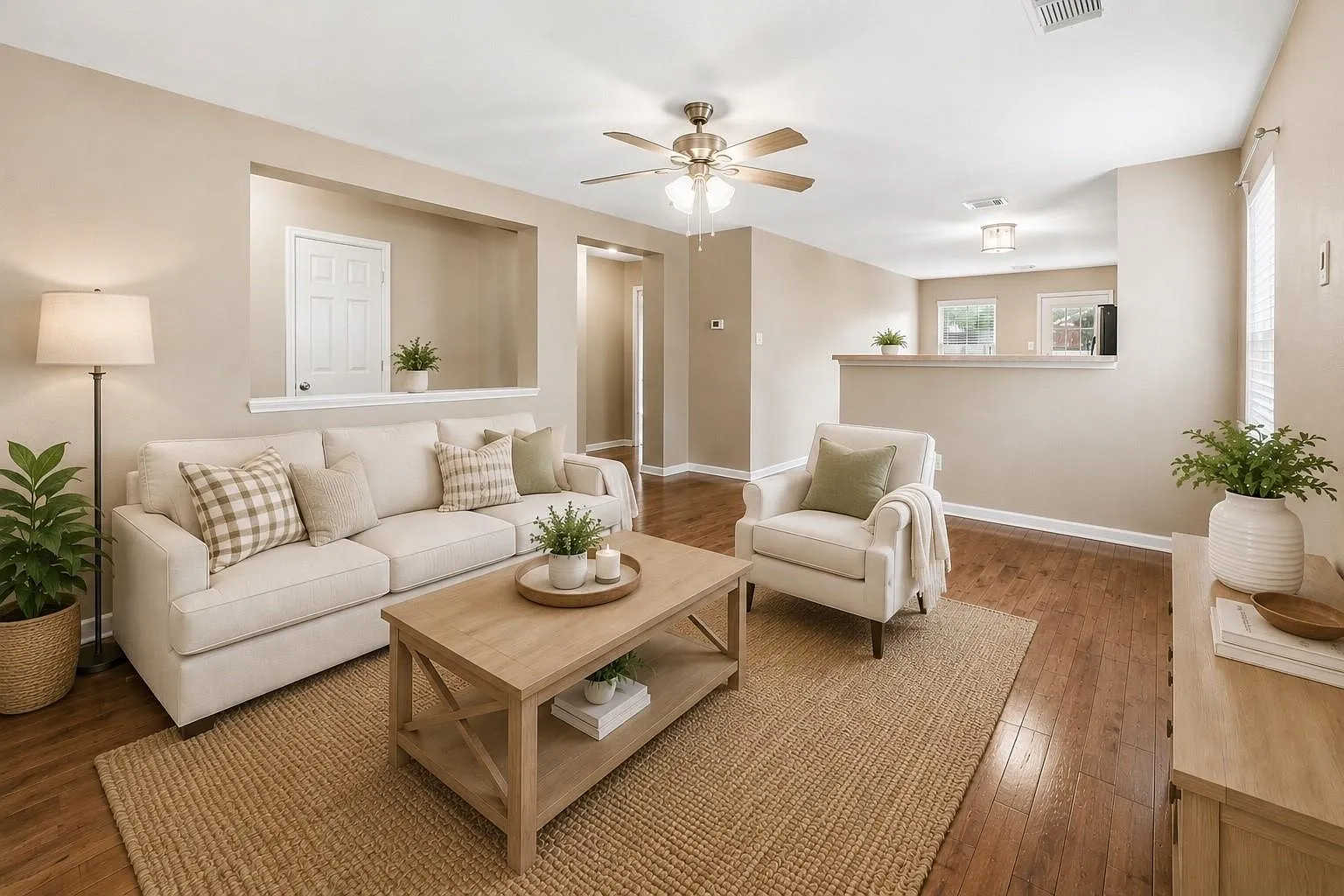 3 bed, 2.0 bath, 1332 sqft, $1,950 — Photo 2