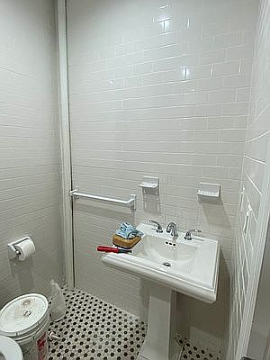 3rd image of 650 W 204th St #1