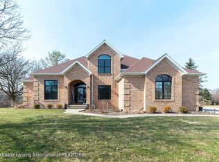 2327 Cawdor Ct, Lansing, MI