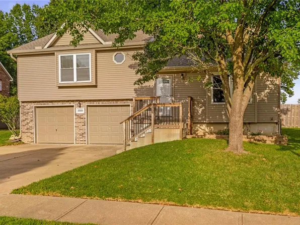 13835 S Shannan St, Olathe, KS 66062