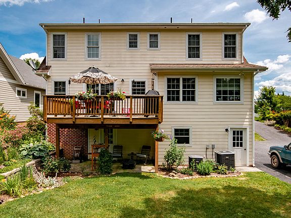 2nd image of 109 Woodridge Ln