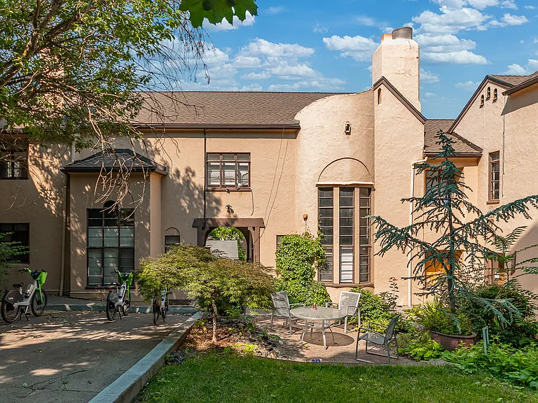 Vista Court — Photo 9