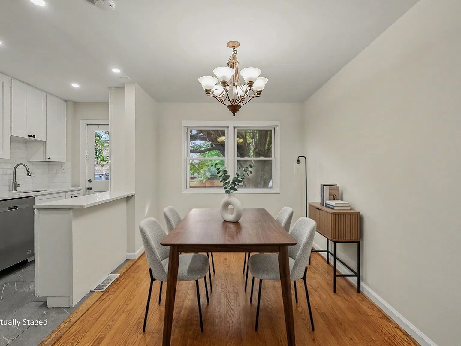 3 bed, 1400 sqft, $4,000 — Photo 3