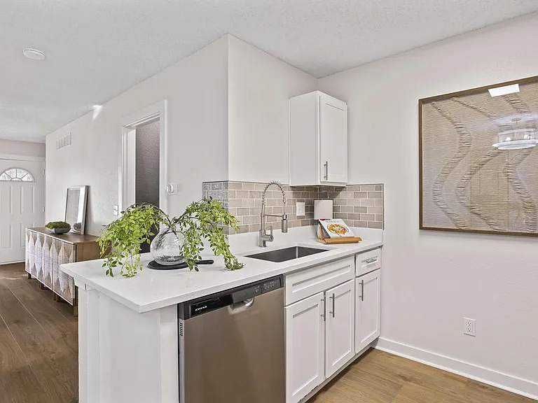 The Louis Townhomes — Photo 18