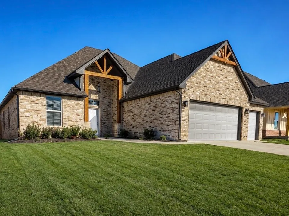 1325 Monterey Dr