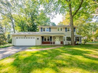 25 Hearthstone Ln, Rochester, NY 14617