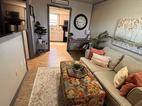 2nd image of 1207 W Gore Blvd APT 1