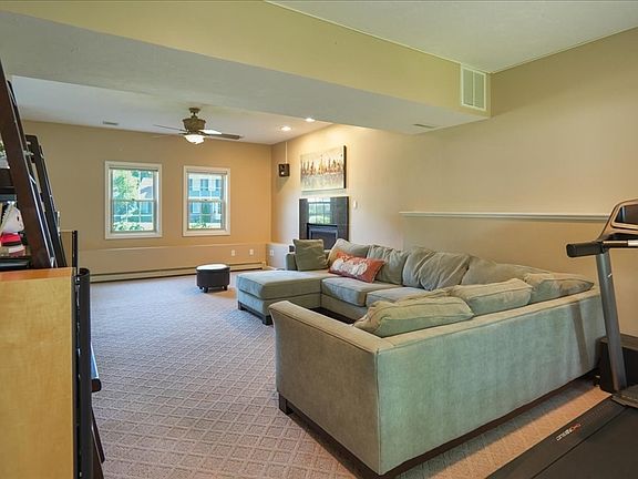 4th image of 54 Erica Dr