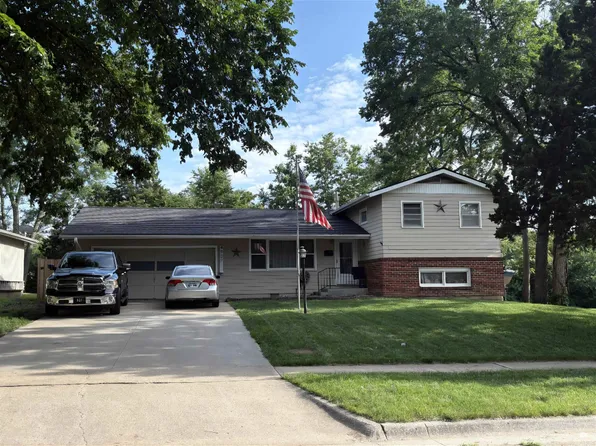 4907 SW 30th St, Topeka, KS 66614