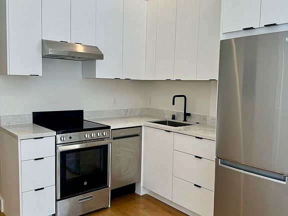 5th image of 2624 Bush St APT 2