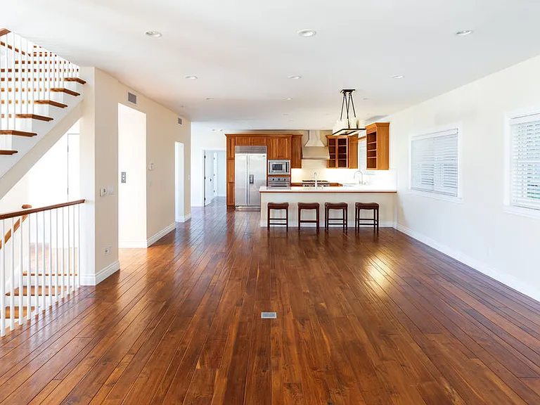 702 Pacific Ave — Photo 9