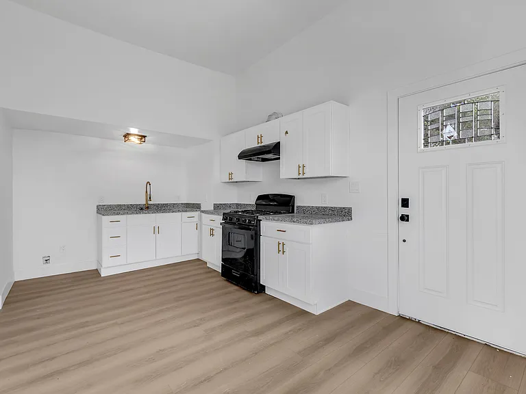 950 W 7th St #3 — Photo 8