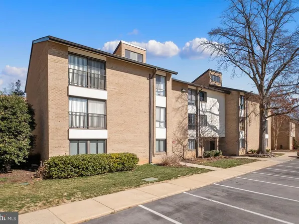 120 Monroe St APT 302, Rockville, MD 20850