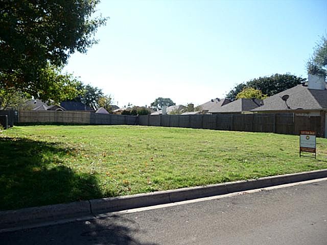 1st image of 4921 Barberry Dr