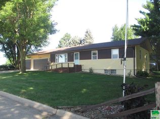 232 12th St SW, Sioux Center, IA 51250