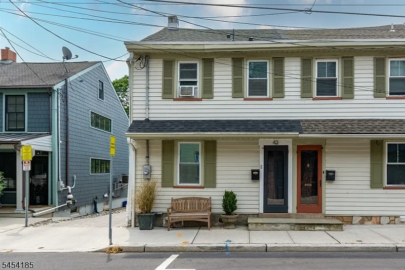 2 bed, 1.5 bath, 1200 sqft, $3,400 — Photo 2