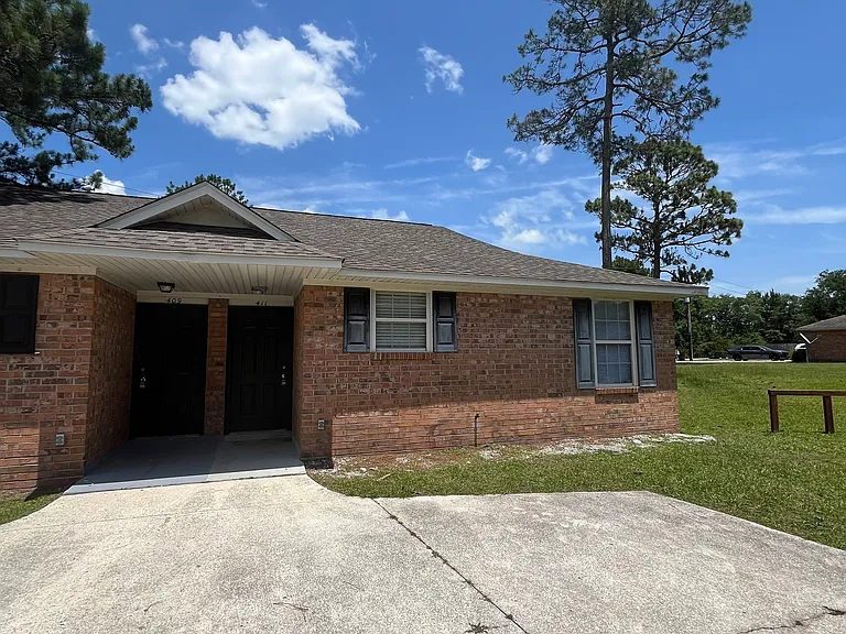 411 Baltic Ct — Photo 2