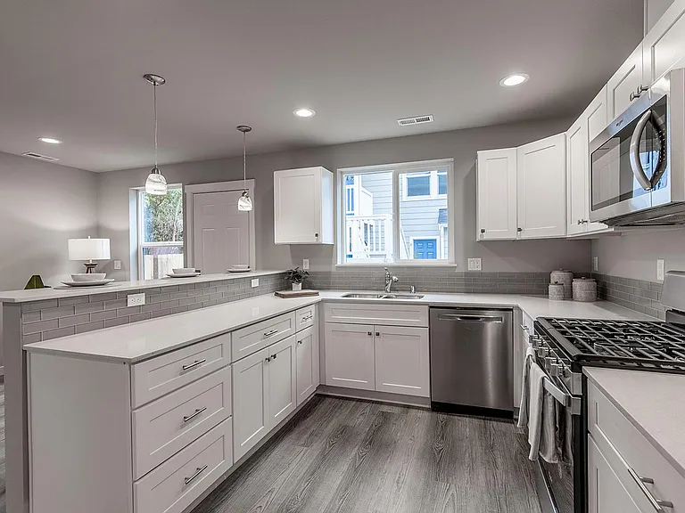 1913 Hoyt Ave — Photo 10
