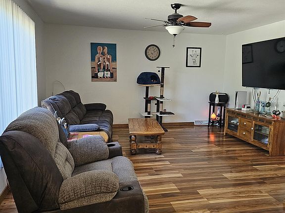 3rd image of 710 W McKinley Ave