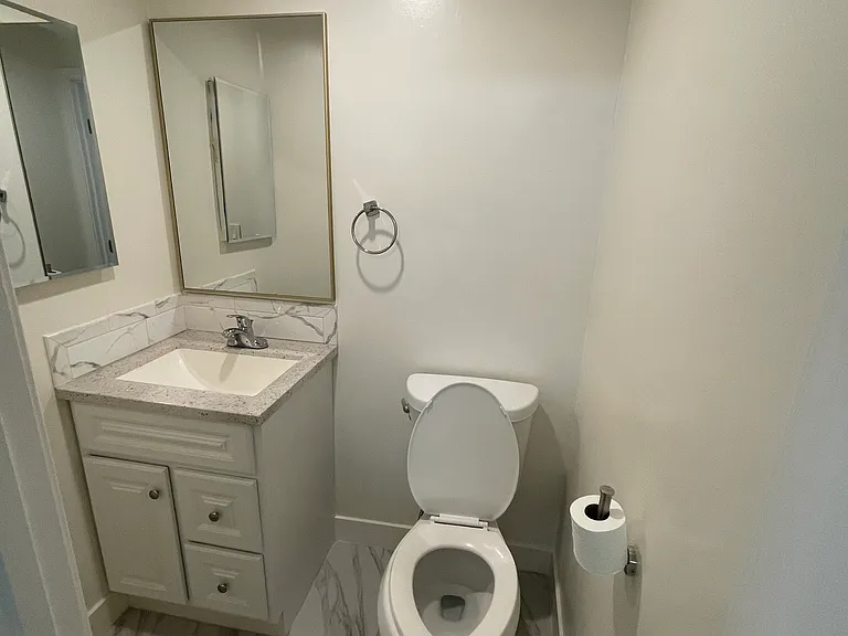 1037 Linden Ave #8 — Photo 16
