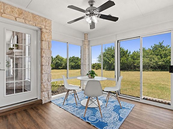 3rd image of 207 Meadow Oaks Dr