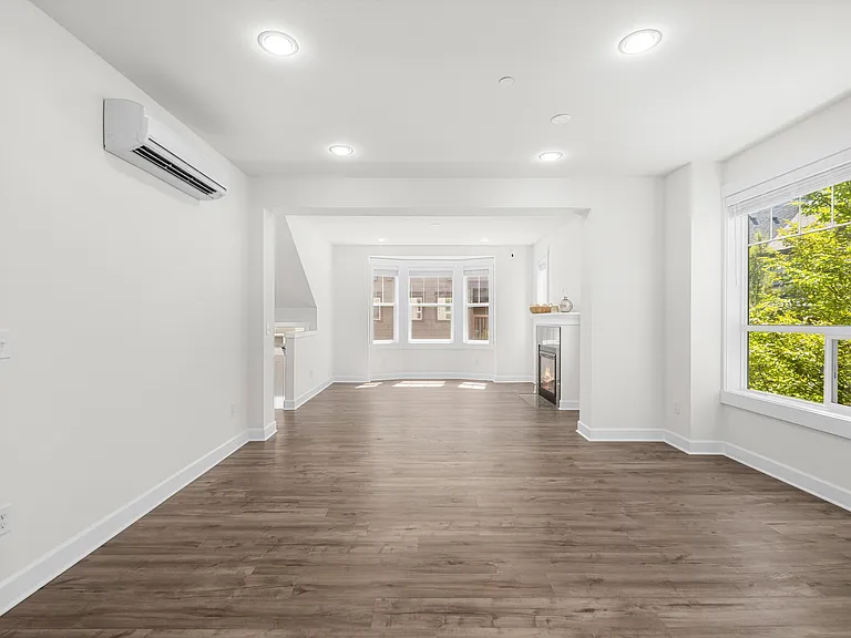 1382 Chelsea Walk NE — Photo 11