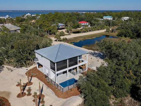 464 W Pine Ave, Saint George Islan, FL 32328