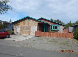 1186 Avenue E, Seaside, OR 97138