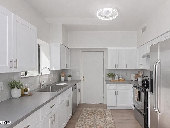 5th image of 4437 E BLUEFIELD Avenue