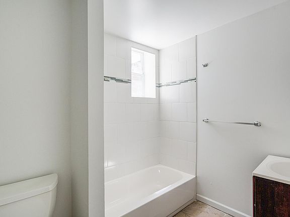5th image of 3243 N Park Ave #2
