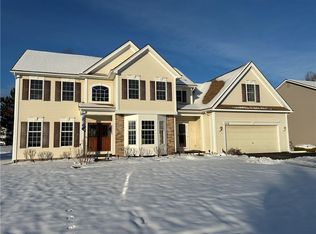 204 Red Spruce Ln, Rochester, NY 14616