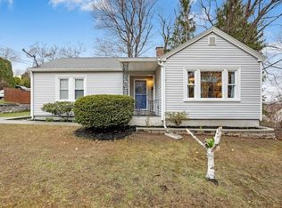 8 Diana St, Worcester, MA 01605