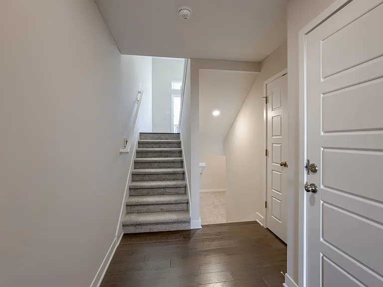 3735 SW Clayton Pl — Photo 3