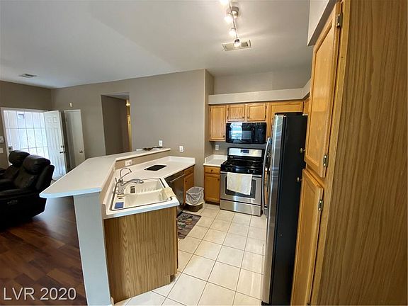 3rd image of 5415 W Harmon Ave Unit 1015