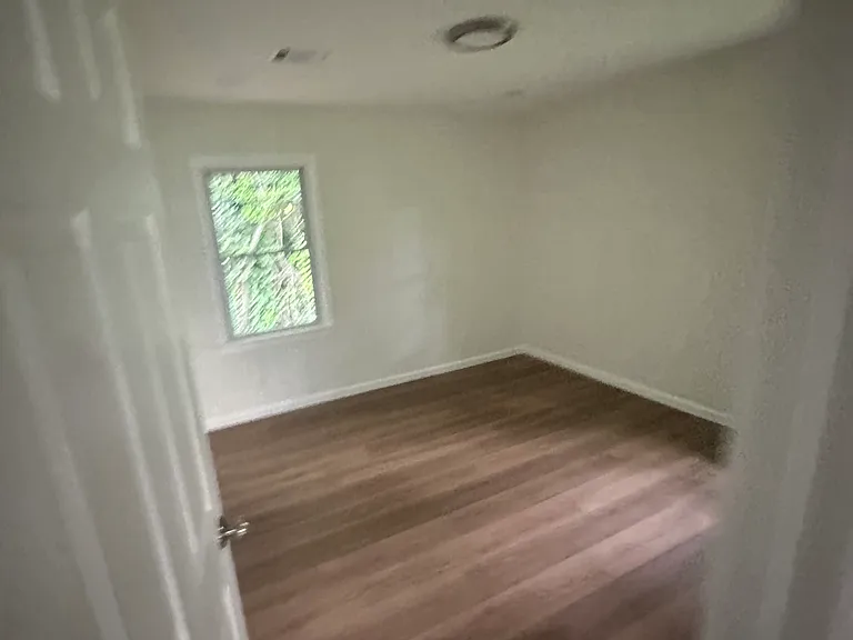 806 Broad St — Photo 5